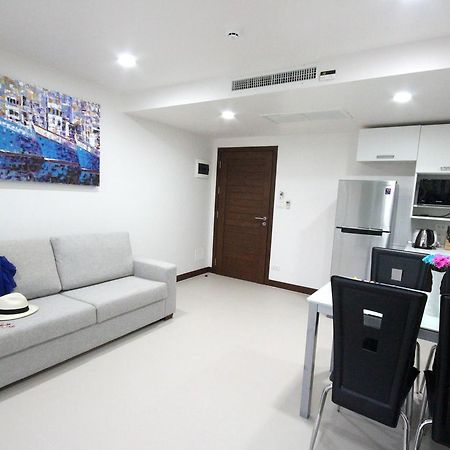 Appartamento Karon Butterfly Phuket Esterno foto