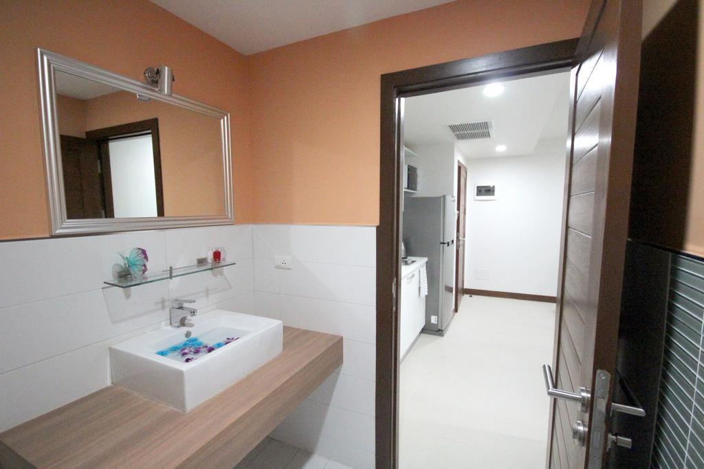 Appartamento Karon Butterfly Phuket Esterno foto
